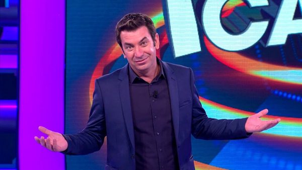 Arturo Valls sorprendido en Ahora Caigo con un número de Chayanne