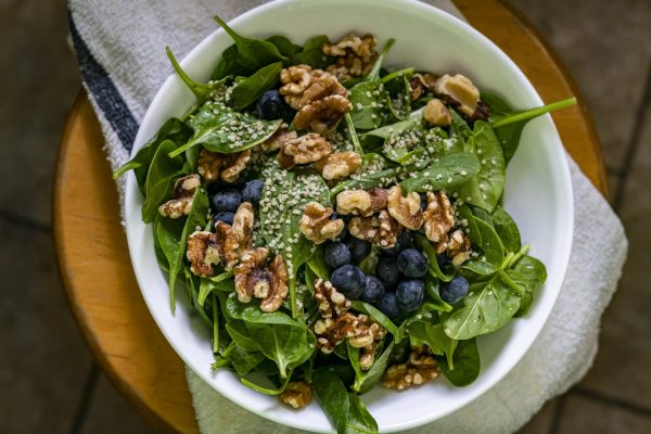 Comer espinaca te da muchos beneficios