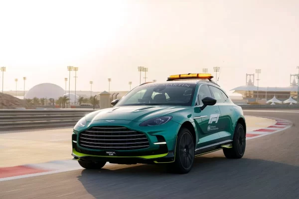 Este es el coche médico de Aston Martin, el DBX707