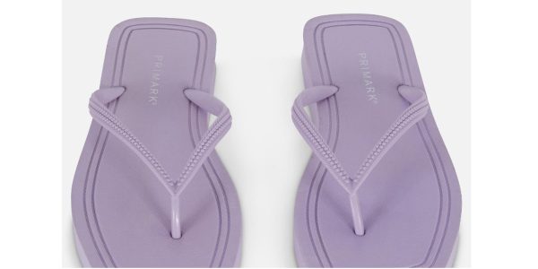 Las chanclas de Primark que sorprenden por su estilo y precio