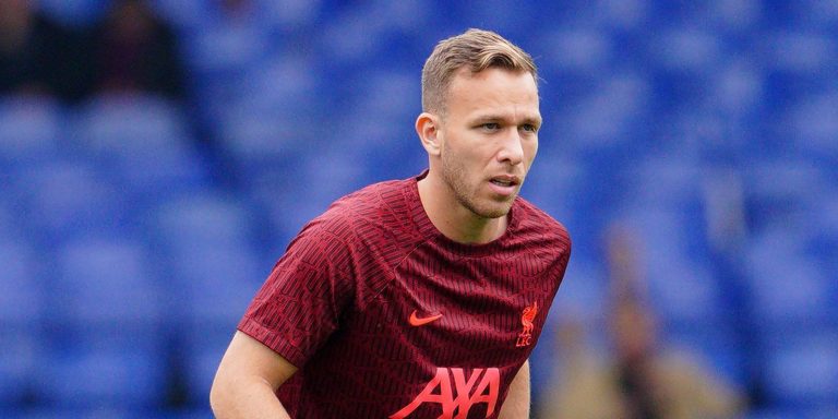 Arthur pide al Valencia CF nueva oportunidad para seguir en la élite