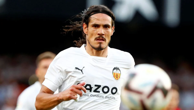 Cavani se compromete con el Valencia CF pase lo que pase