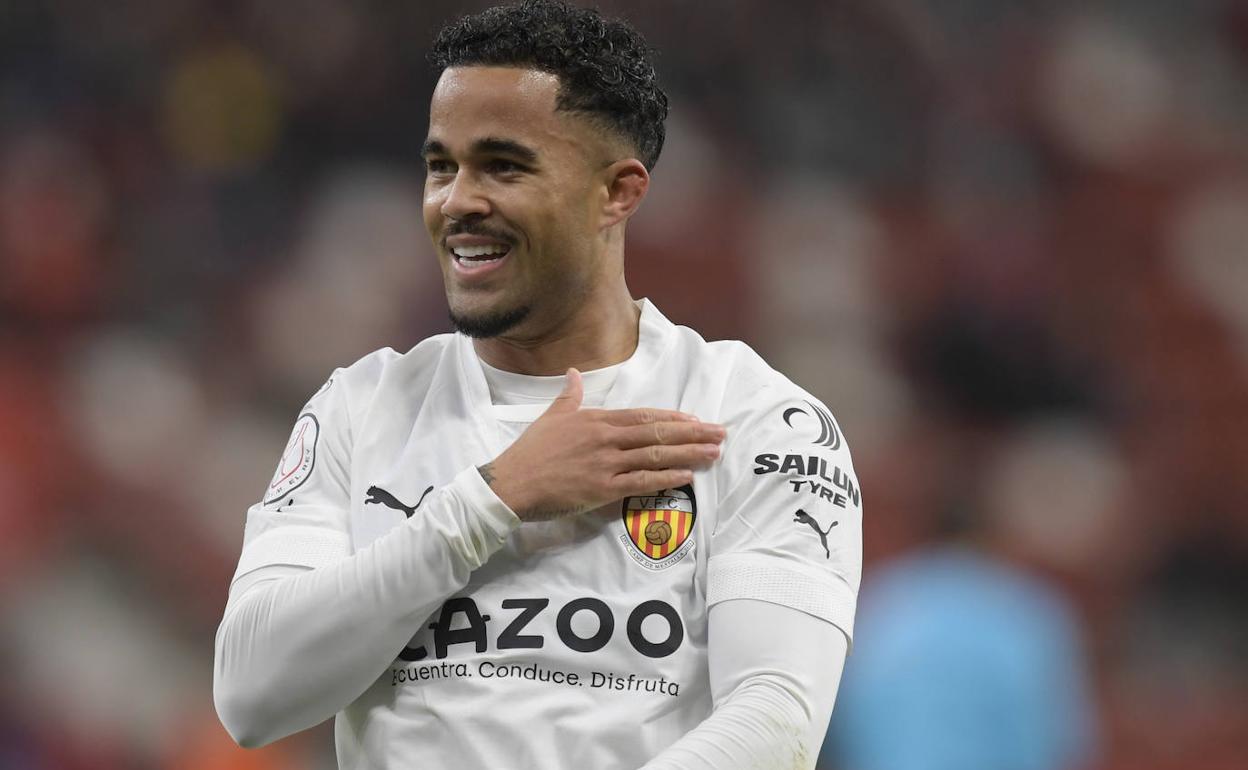 El Villarreal CF se interesa por Kluivert