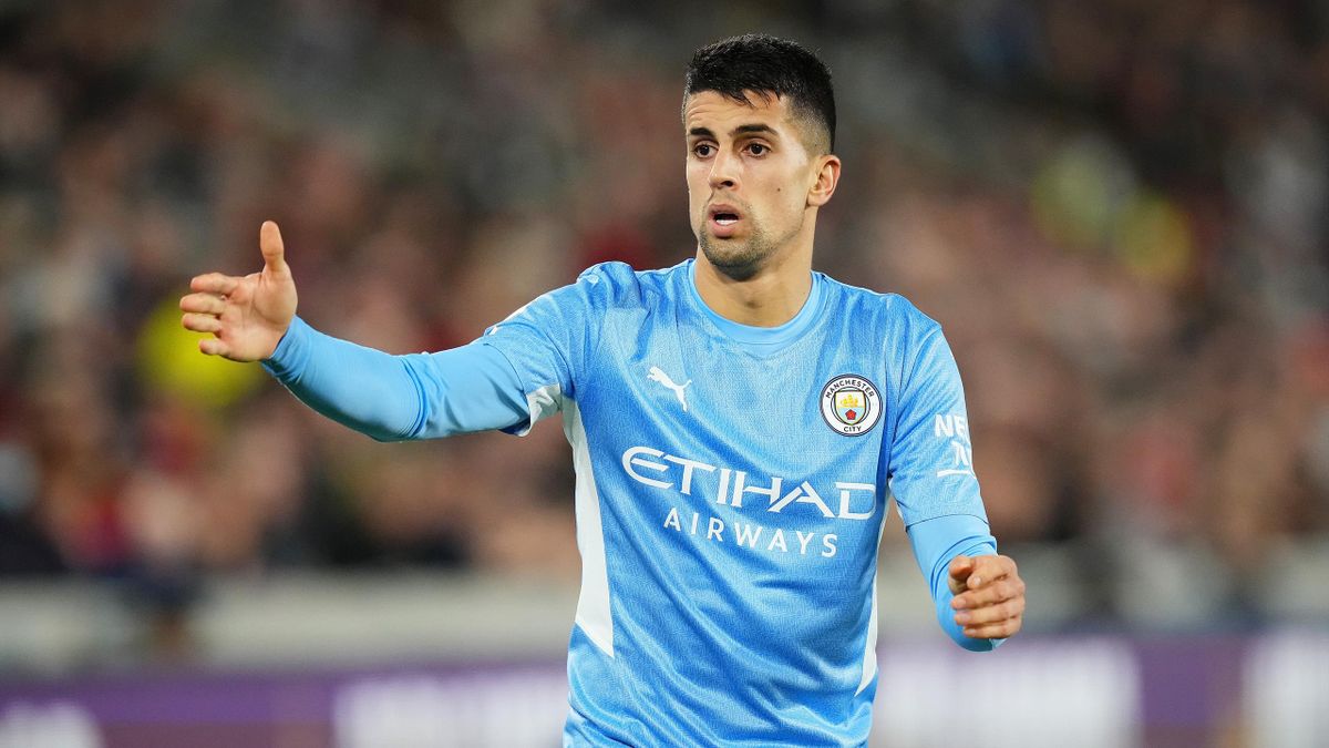 El FC Barcelona sigue tras los pasos de Joao Cancelo