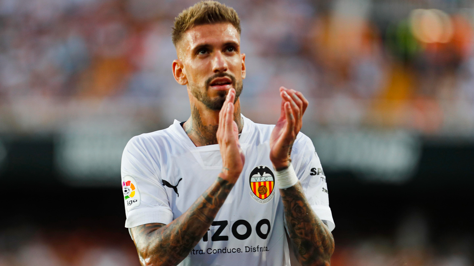 Samu Castillejo, en la rampa de salida del Valencia CF