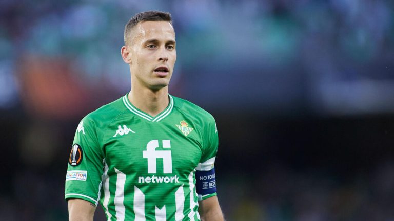 Canales tiene ofertas para salir del Betis