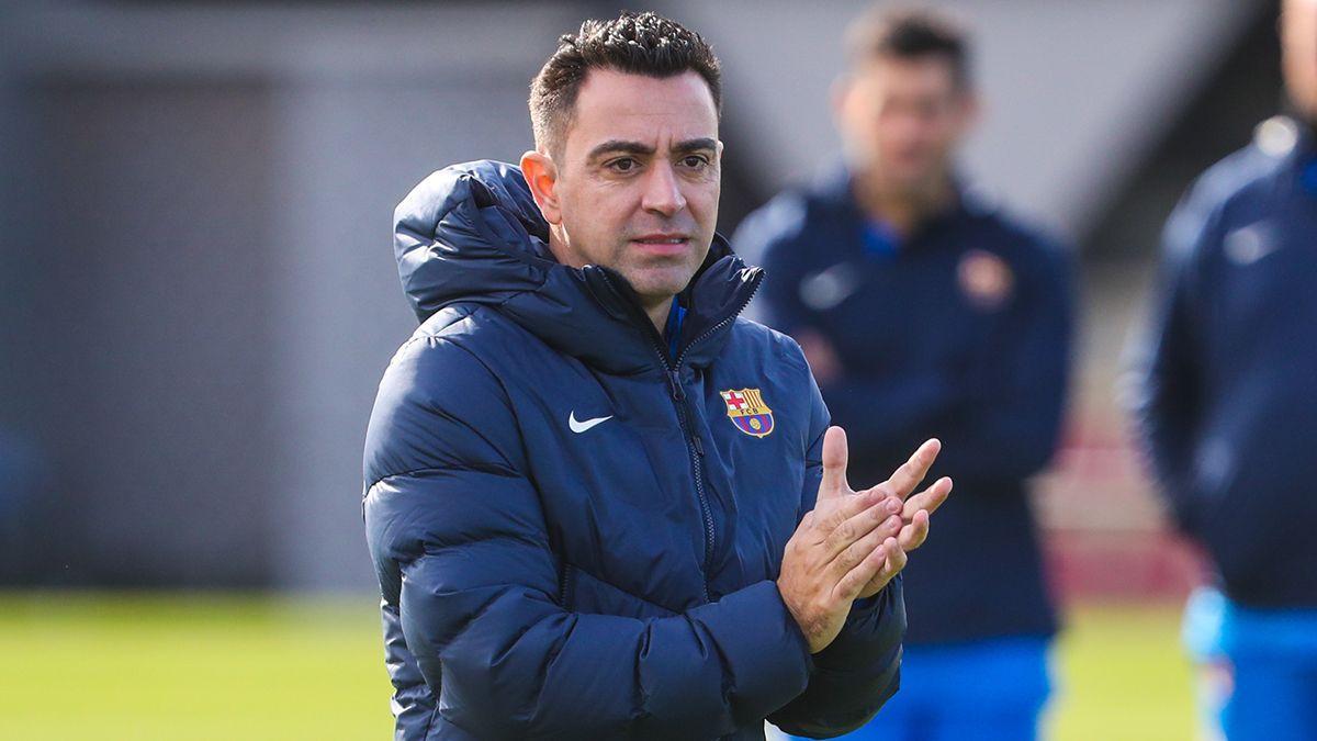 Xavi prueba a un jugador del FC Barcelona para dejarlo en el equipo