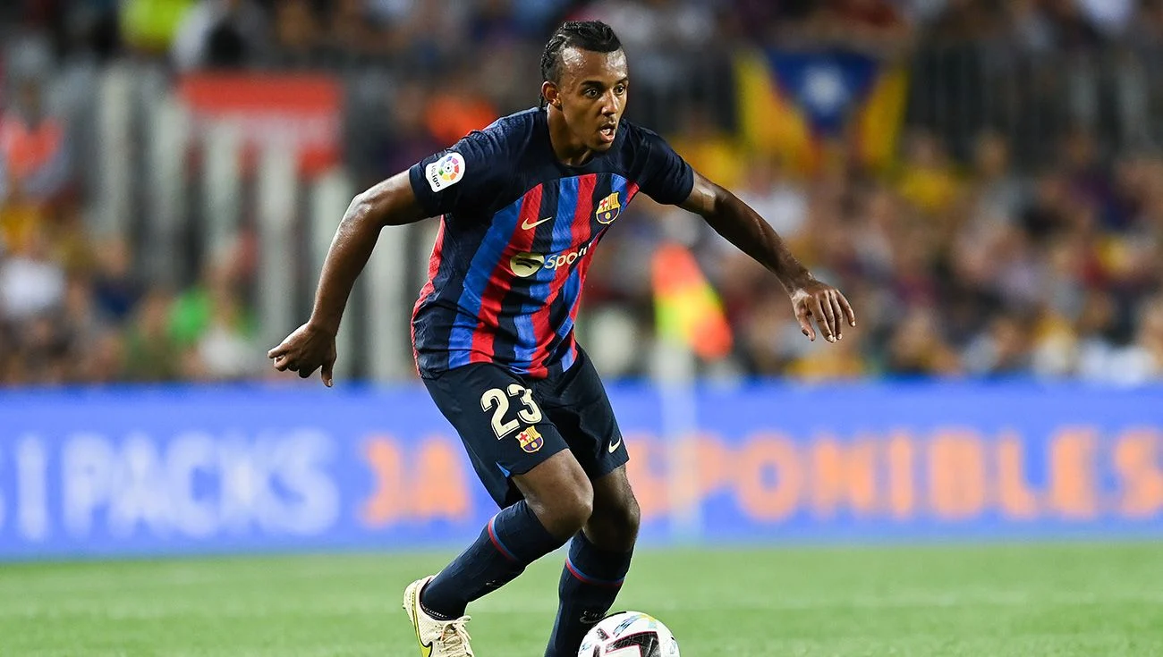 Koundé, molesto con el FC Barcelona