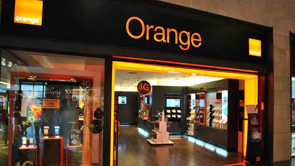 Entrada de una tienda Orange destacando sus tarifas.