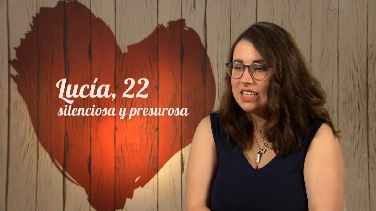 Lucía first dates