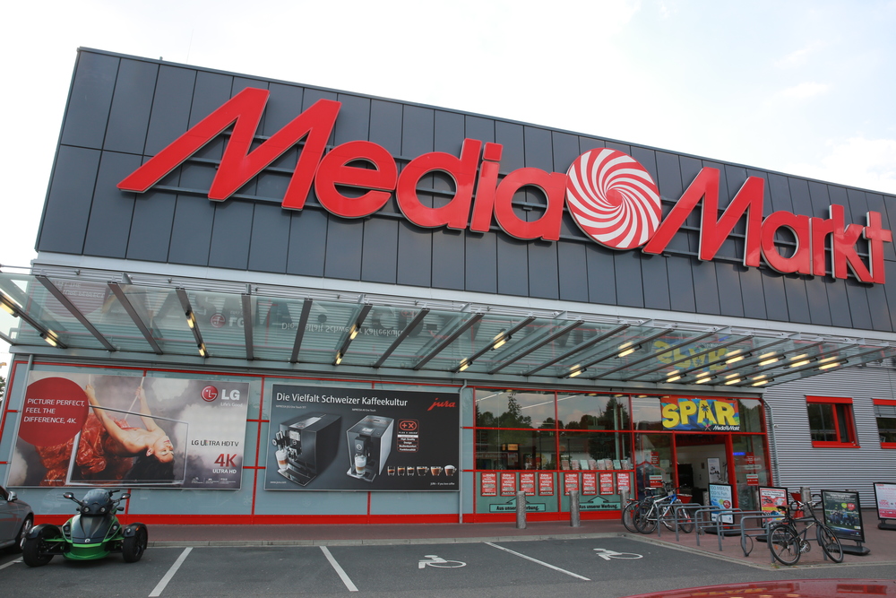 Entrada de una tienda de MediaMarkt durante la Red Night.