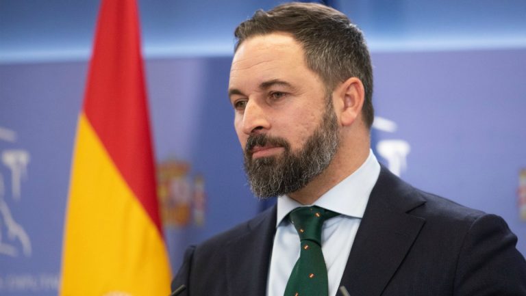 Santiago Abascal dando una conferencia