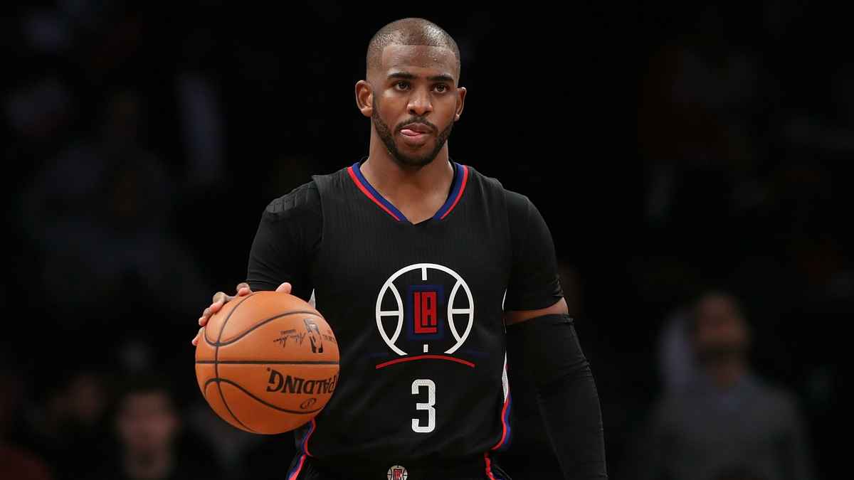 Chris Paul compitiendo con su anterior equipo antes de unirse a los Golden State Warriors.