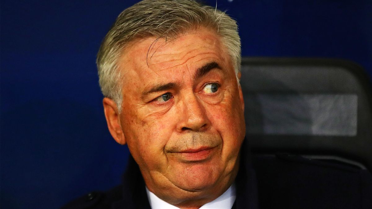 Carlo Ancelotti dirigiendo una sesión de entrenamiento en el Real Madrid.