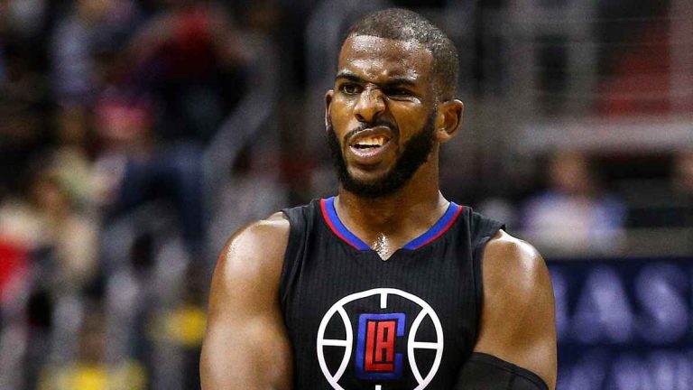 Chris Paul en uniforme de su anterior equipo, previo a su incorporación a los Warriors.