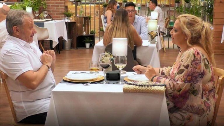 Fotografía de Carlos y Yolanda durante su cita en "First Dates Yolanda".