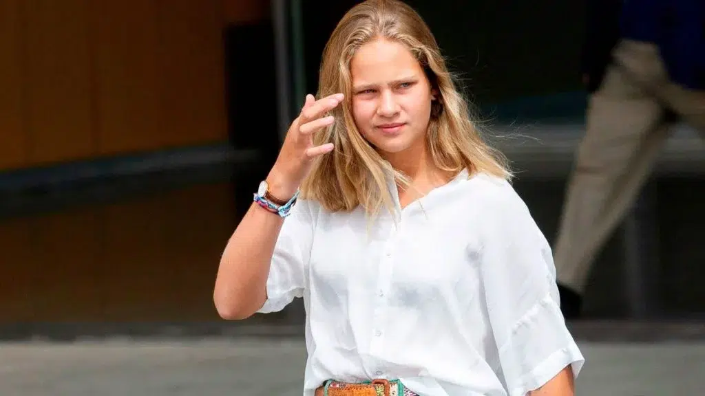 Irene Urdangarin, hija de la Casa Real española, en una pose referencial.