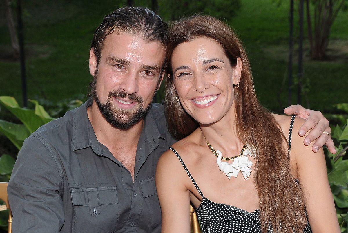 Mario Biondo y Raquel Sánchez posando en un evento antes del estreno de "Las últimas horas de Mario Bondo".