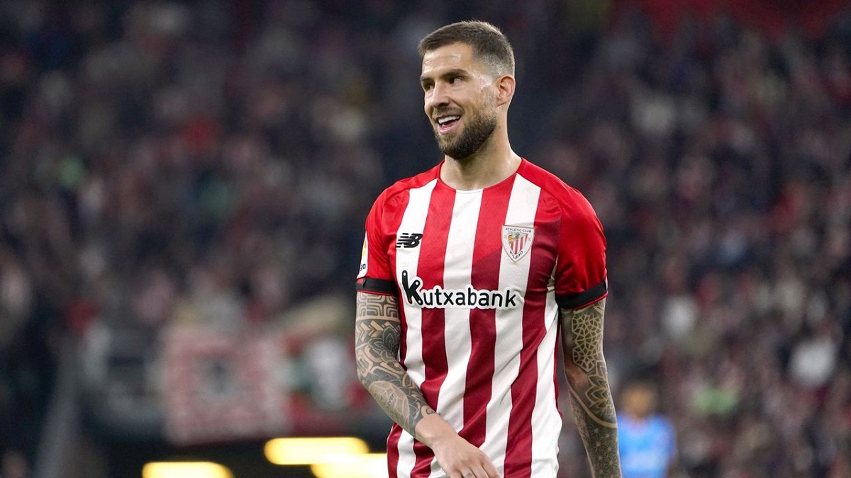 Íñigo Martínez con el uniforme del Athletic Club, momento antes de convertirse en un referente para Barcelona Xavi.