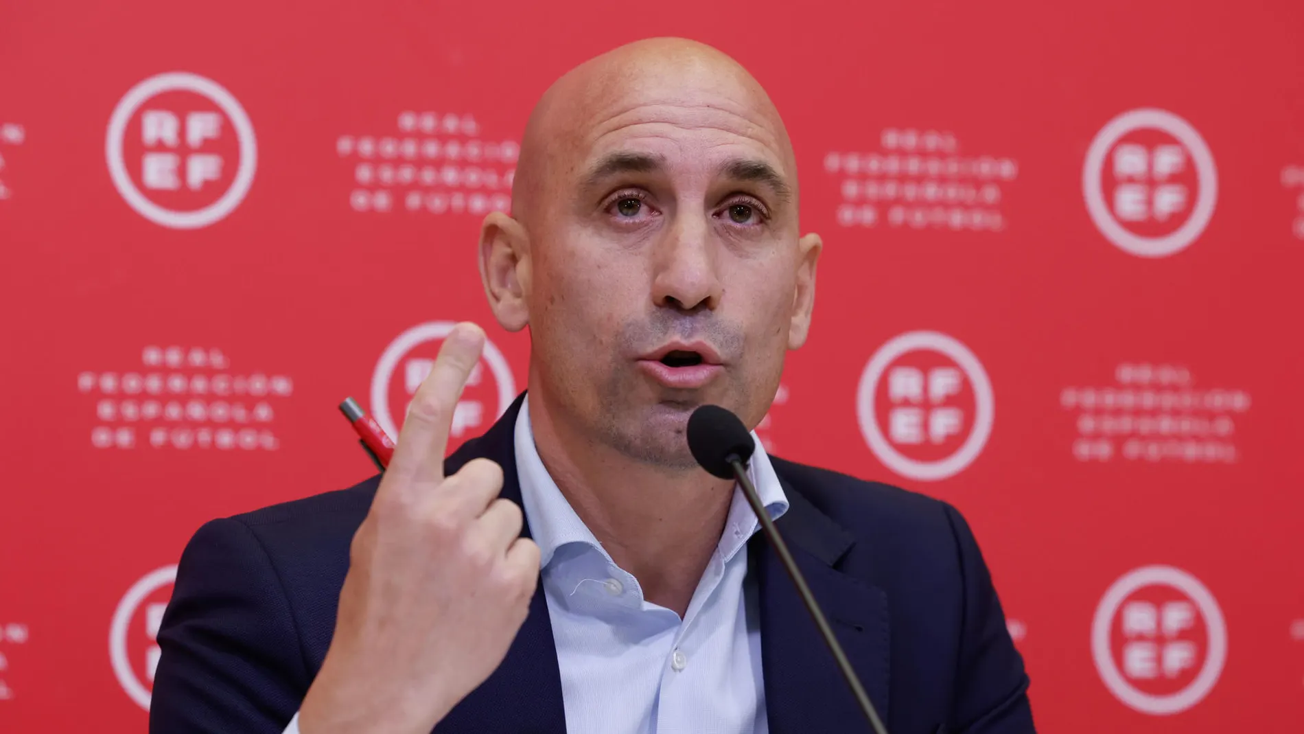 Rubiales hace famoso su "no voy a dimitir"