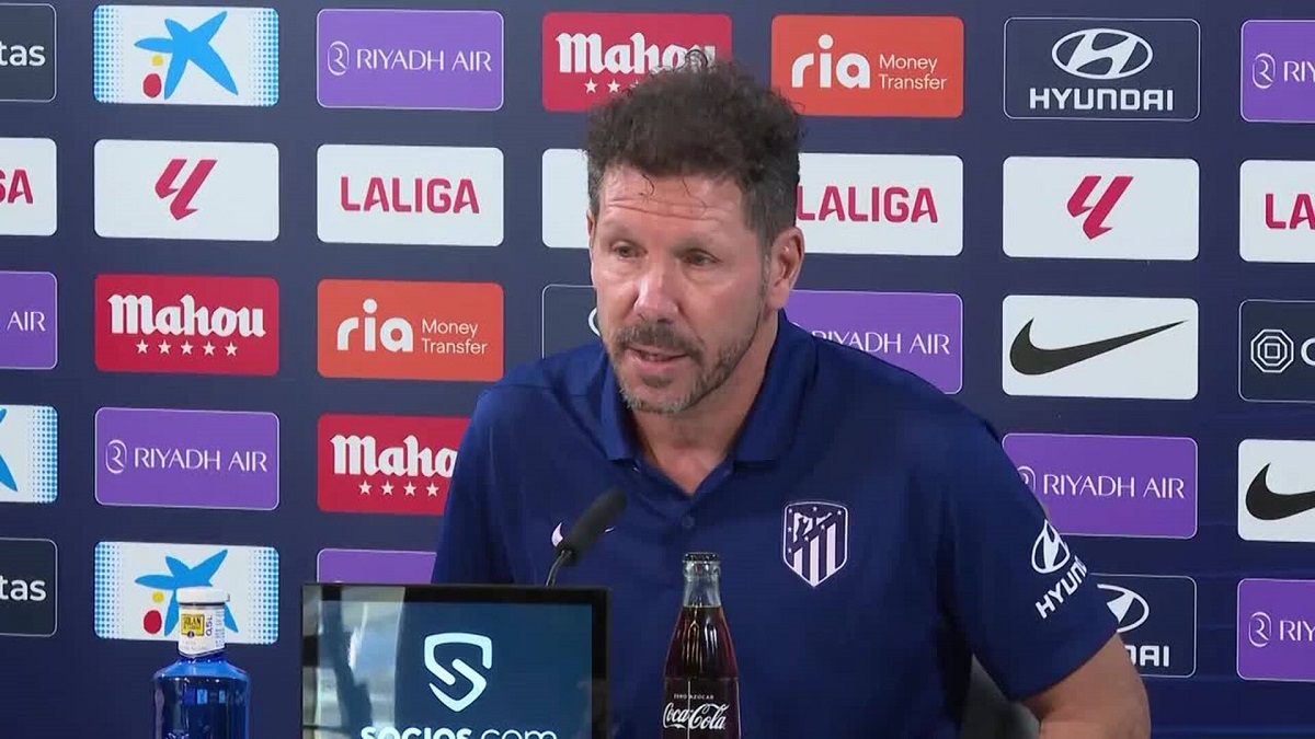 Simeone en una conferencia representando al Atlético.