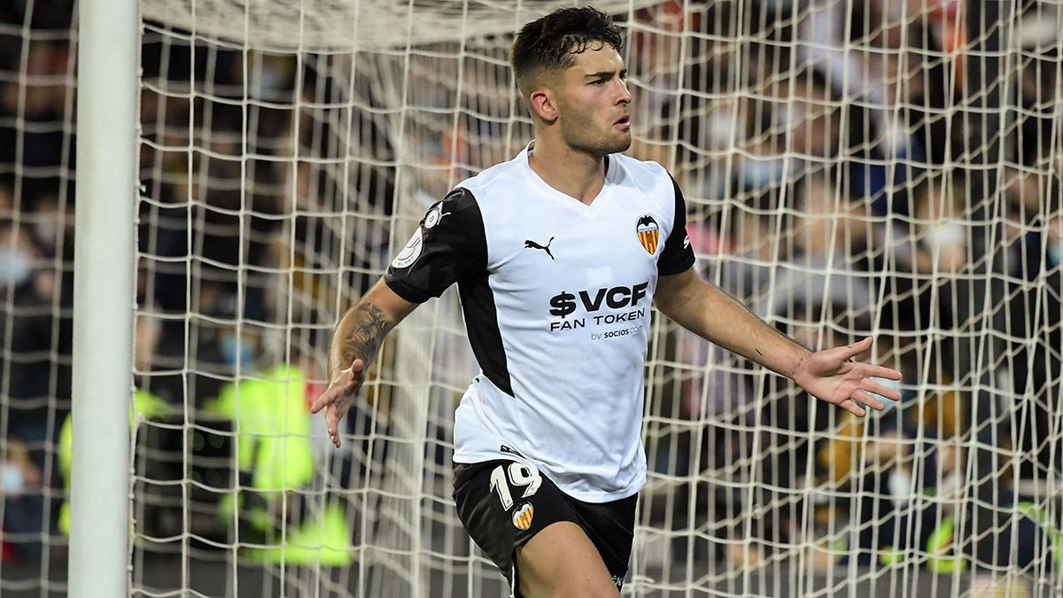 Hugo Duro puede perder el puesto de titular en el Valencia CF