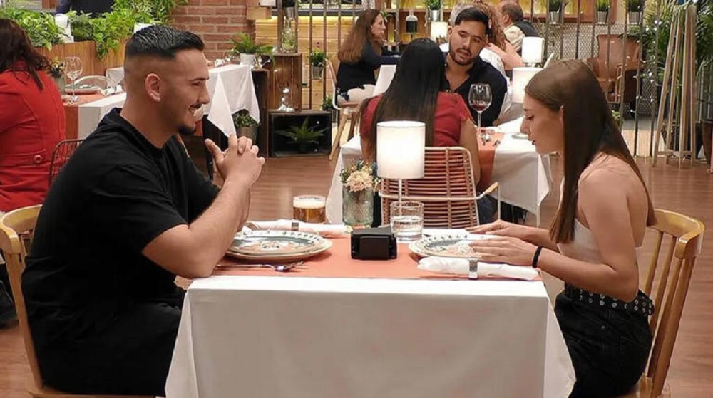 Montse y Antonio compartiendo en su cita de "First Dates".