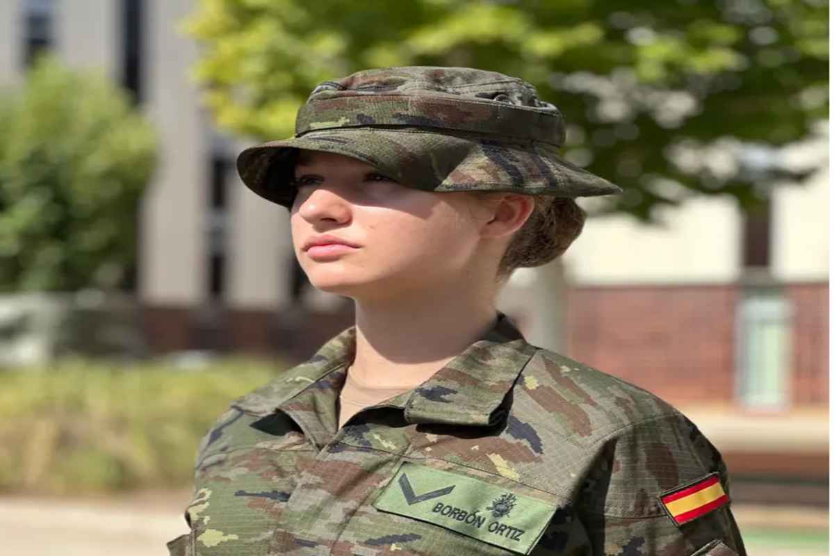 Foto de la infanta Leonor con el uniforme de la Academia Militar en Zaragoza.