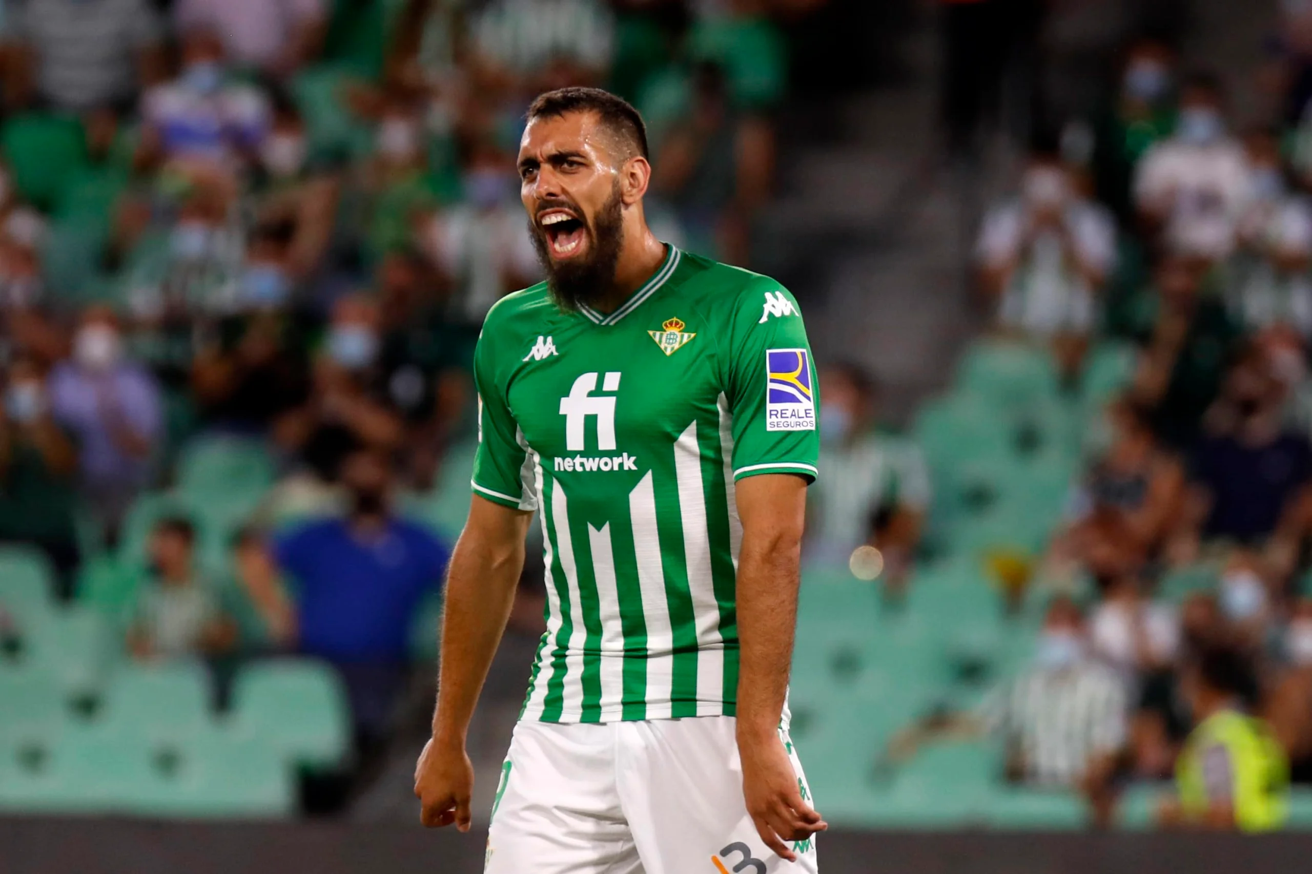 Borja Iglesias podría salir del Betis