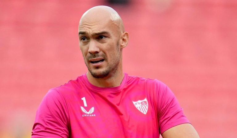 Dmitrovic pierde la titularidad en el Sevilla FC