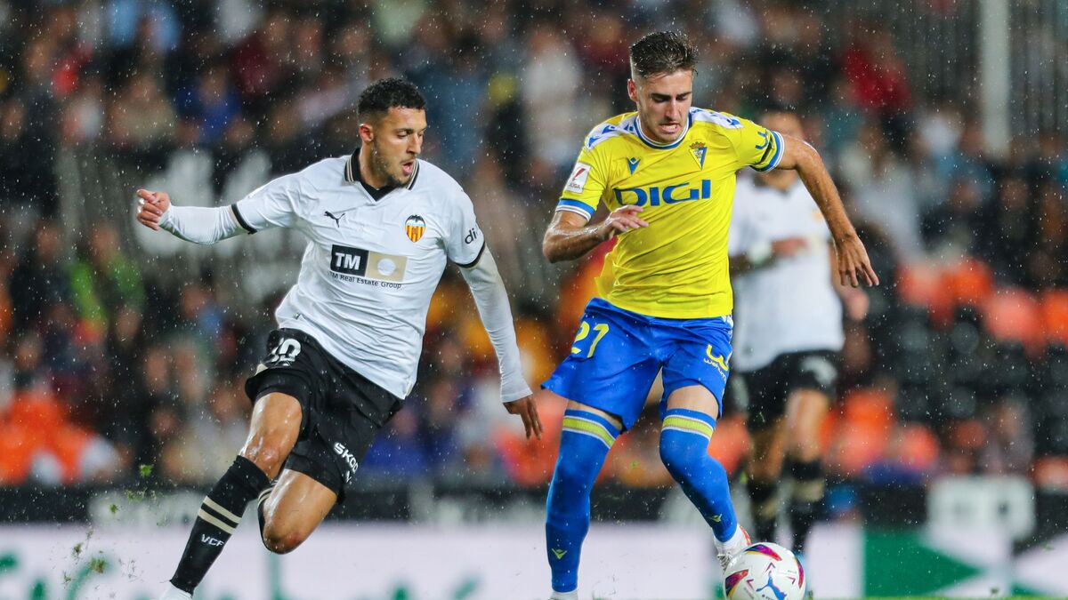 Robert Navarro no aprovechó su oportunidad en el Cádiz CF