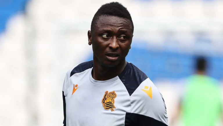 Umar Sadiq no consigue la titularidad en la Real Sociedad