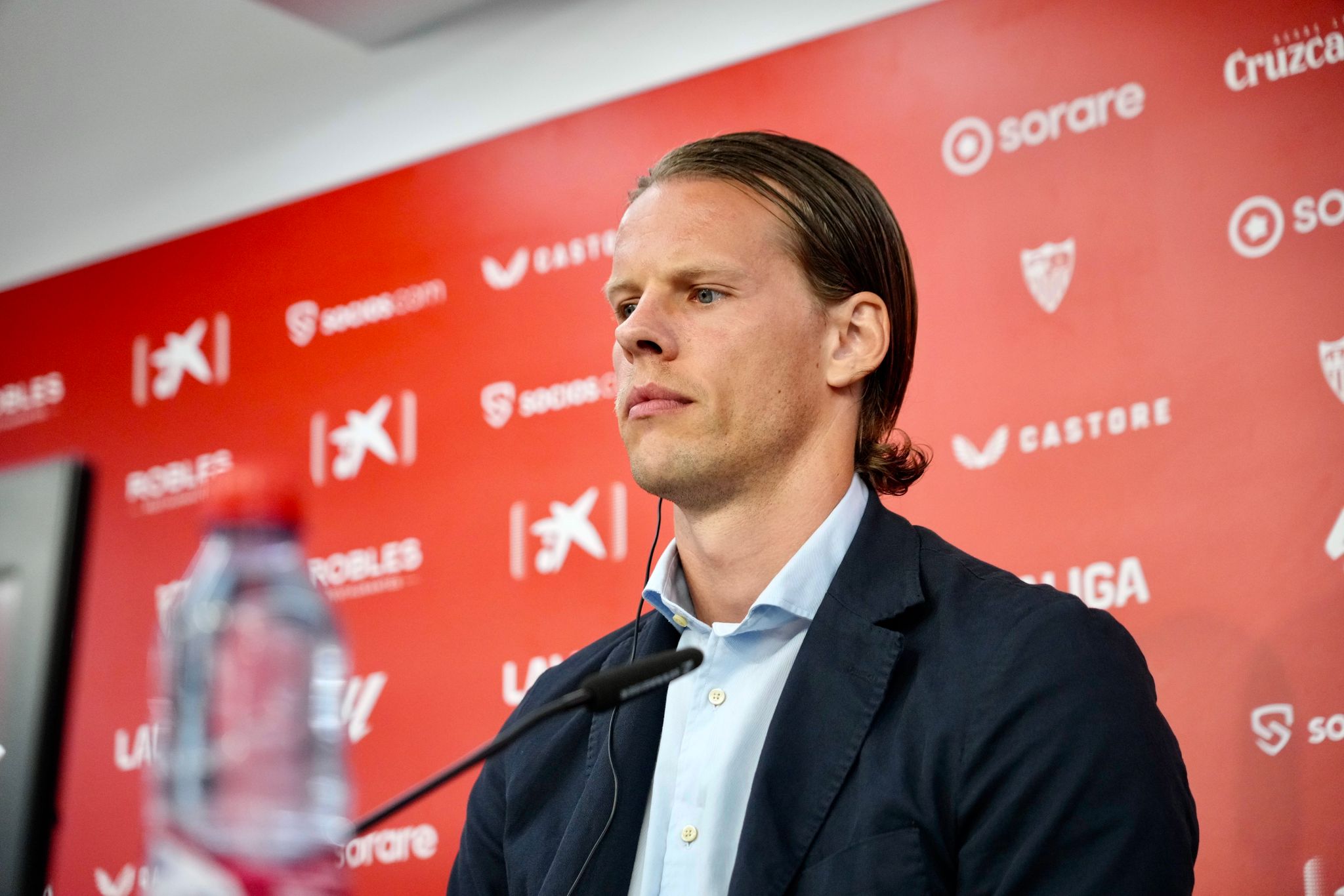 Dmitrovic, en la rampa de salida del Sevilla FC