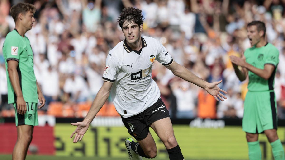 El Valencia CF teme perder en 2024 a Javi Guerra