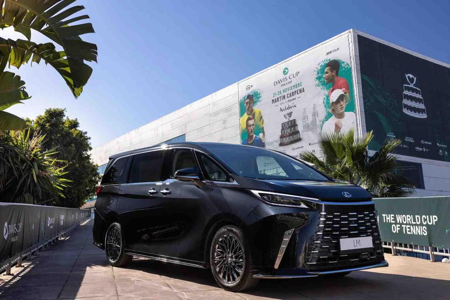 El nuevo Lexus LM, presentado en la Copa Davis