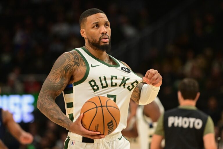 Milwaukee Bucks busca defensor para acompañar a Lillard