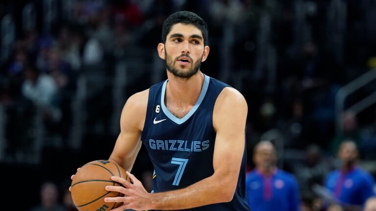 Santi Aldama podría salir de Memphis Grizzlies