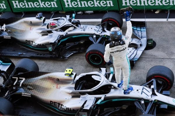 Mercedes gana el GP F1 de Japón y sentencia el campeonato