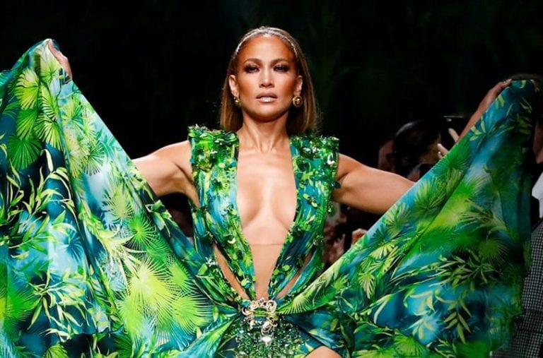 jennifer-lopez-y-su-vestido-de-versace_1ee60731_812x536