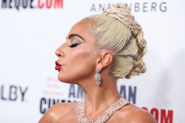 Desliz de Lady Gaga confirma verdadero romance con Bradley Cooper