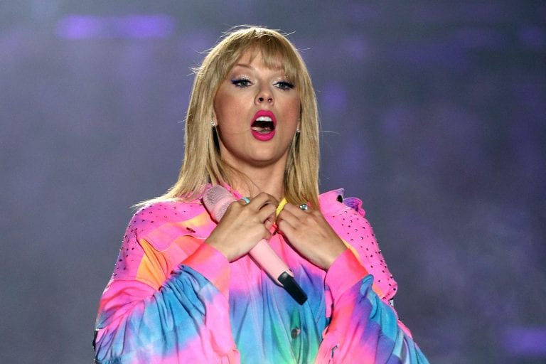 Descuido de Taylor Swift con vestido incendia a fans egoistas (enseña todo)