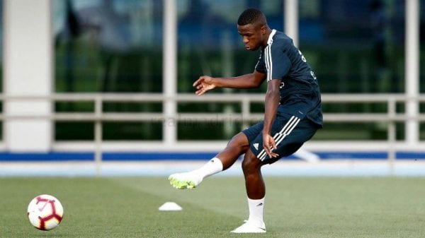 El Real Madrid duda entre Levante y Real Valladolid para cesión de Vinícius